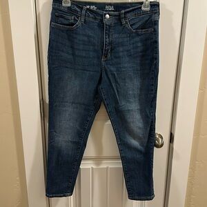 Ana high rise, skinny ankle Jean Capri size 14 P in excellent condition so cute!